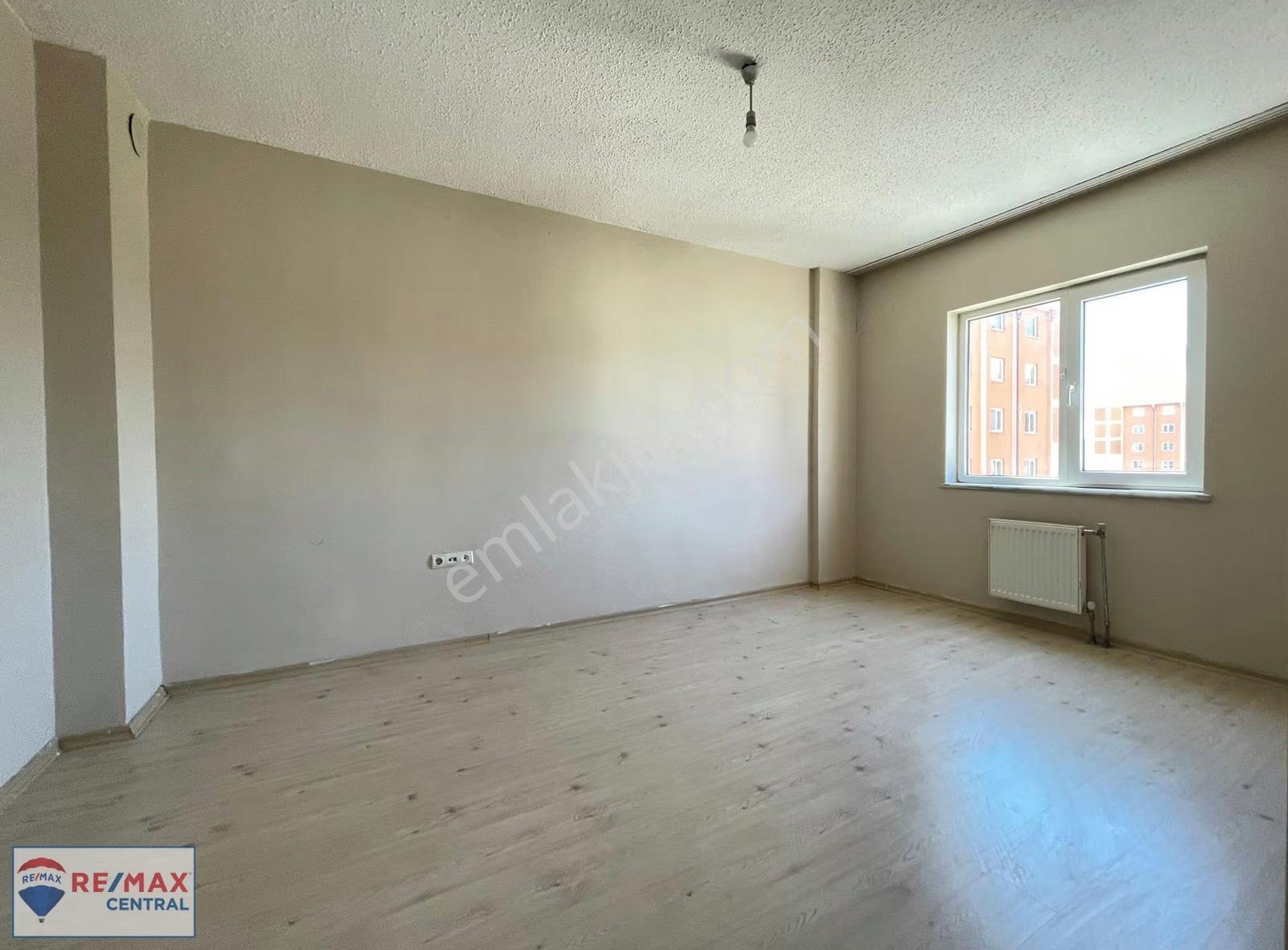 Re/max Central'dan Üniversite Toki'de Arakat Kiralık 3+1 Daire - Görsel 24