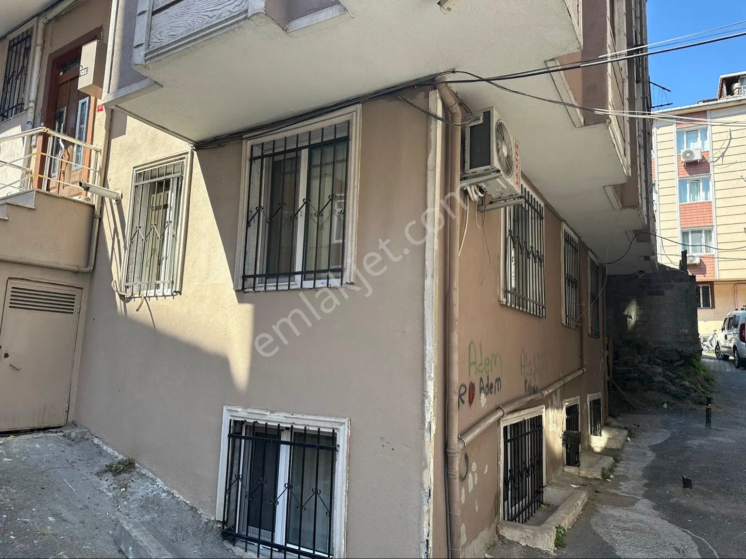 Özer Emlakdan Satılık 1+1 Daire