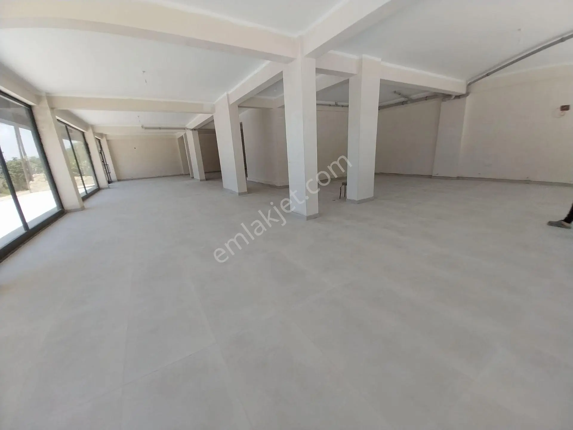 Sıfır Bina, Cadde Üzeri, 285 M², Park Sorunu Yok, Kiralık Dükkan - Görsel 5