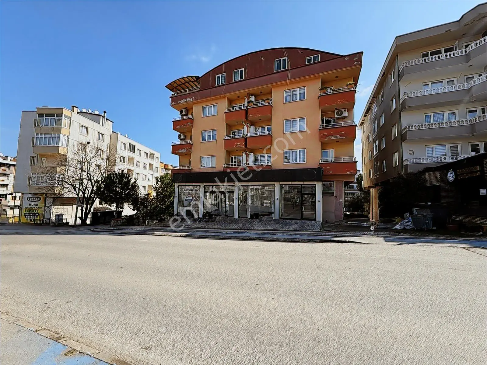 Remax Area Dan Kiralık Konak Cd Beşevler Kurumsal Firmaya Mağaza