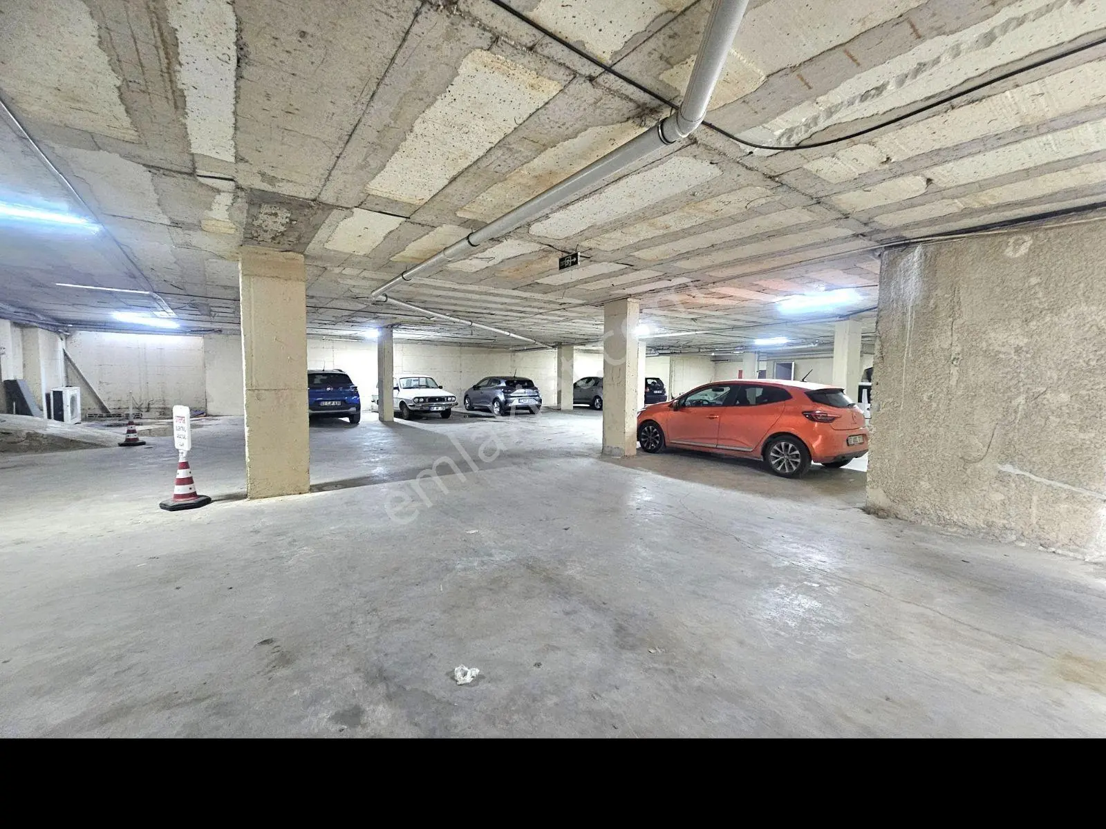 Güzeloba'da 1+1 Esyalı Kiralık Daire - Görsel 2