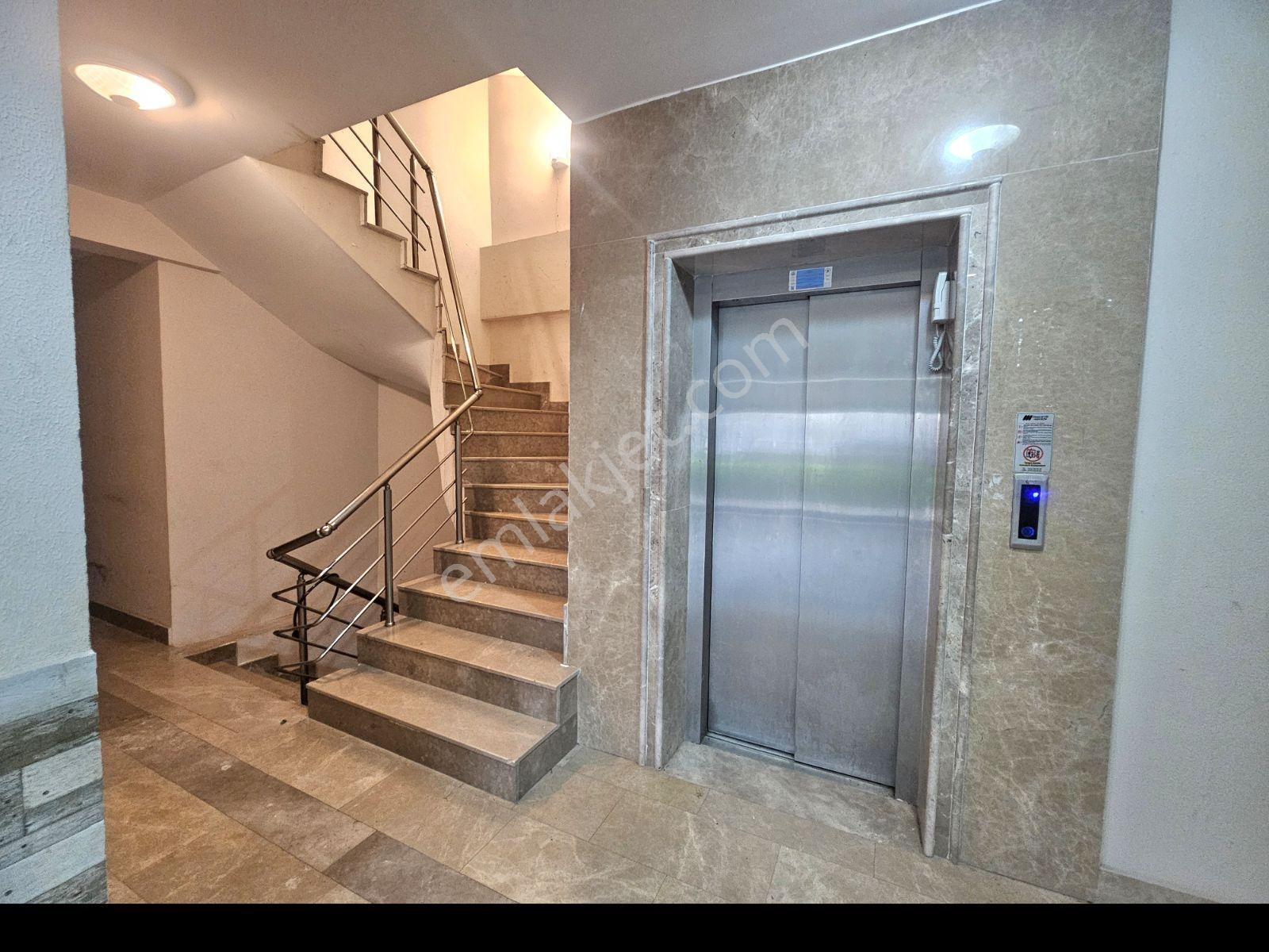 Güzeloba'da 1+1 Esyalı Kiralık Daire - Görsel 6