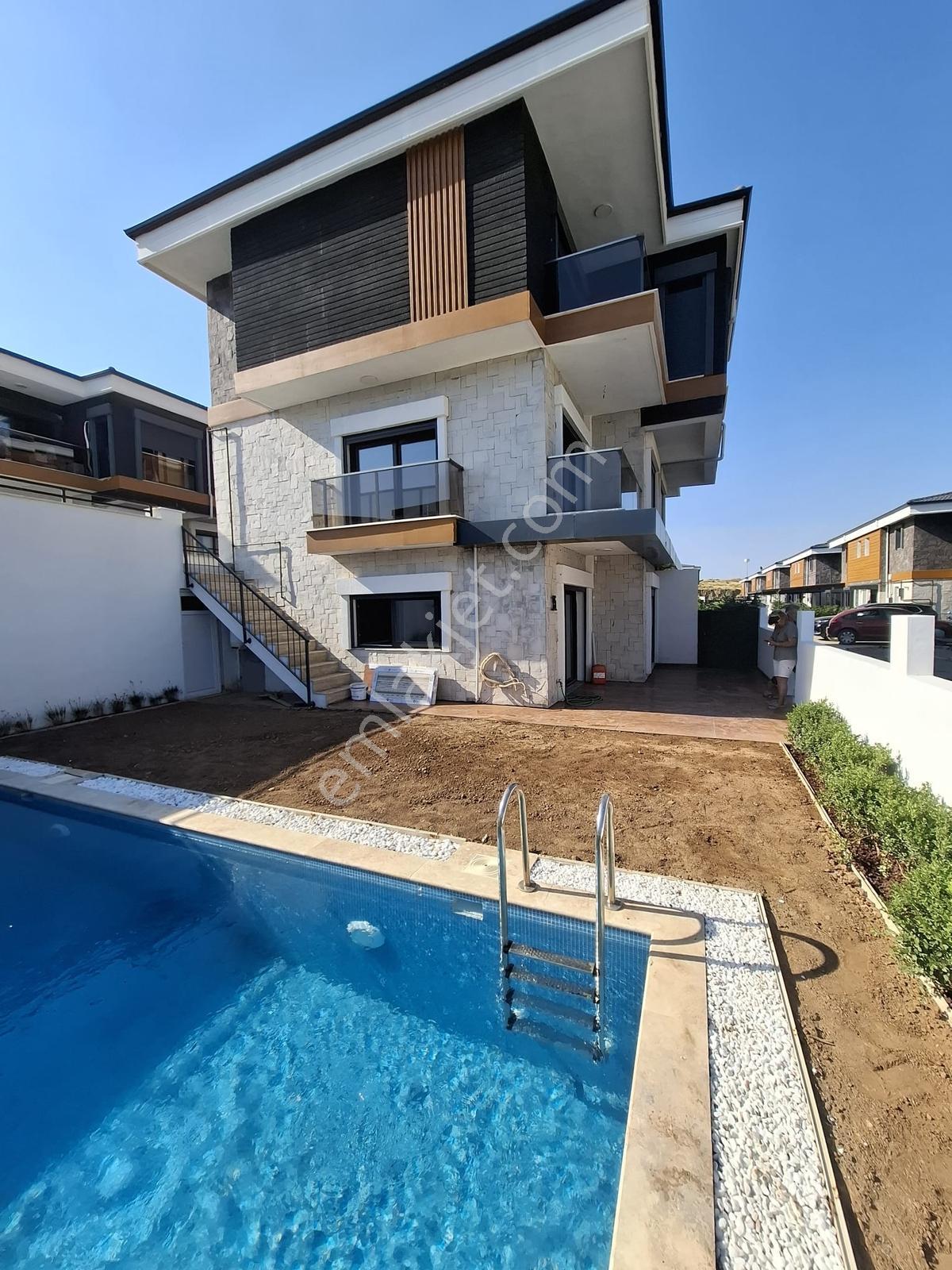 Lilya Villalarında Havuzlu, Bahçeli 4+1 Müstakil Villa