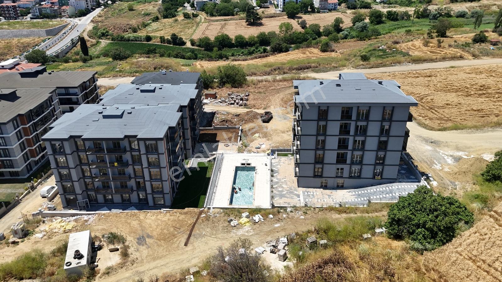 Tekirdağ Atatürk Mh Havuzlu Site İçersinde Satılık Lüx 2+1 Daire