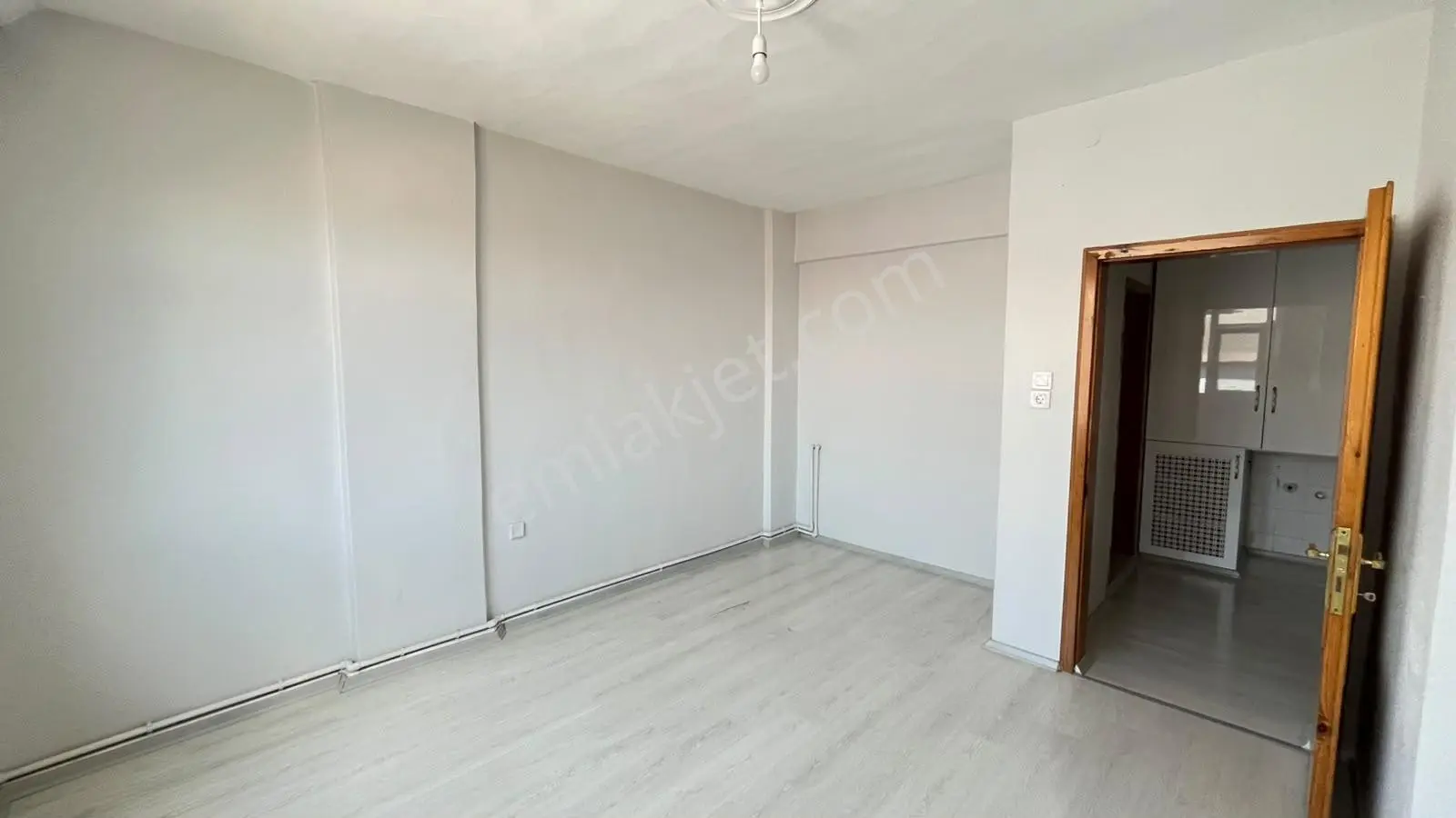 Konut Emlak'tan Mahallenin En Uygun 2+1 Kiralık Dairesi - Görsel 14
