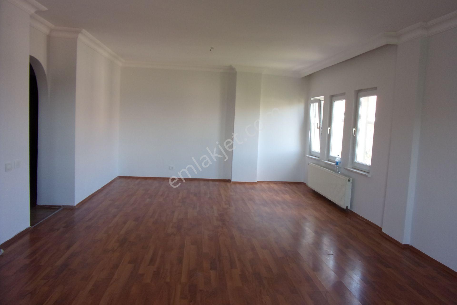 Tarabya Sanatçılar Sitesinde 3+1 140 Metrekare Boyalı Kiralık Daire - Görsel 2