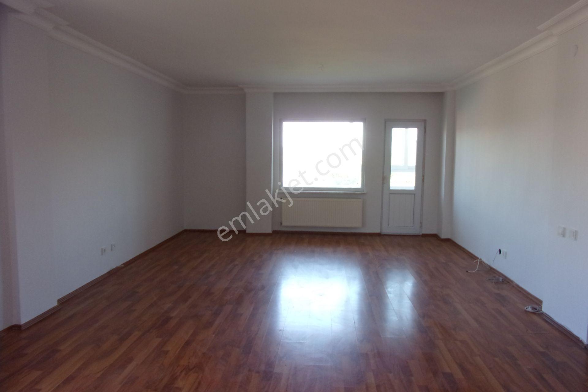Tarabya Sanatçılar Sitesinde 3+1 140 Metrekare Boyalı Kiralık Daire - Görsel 6