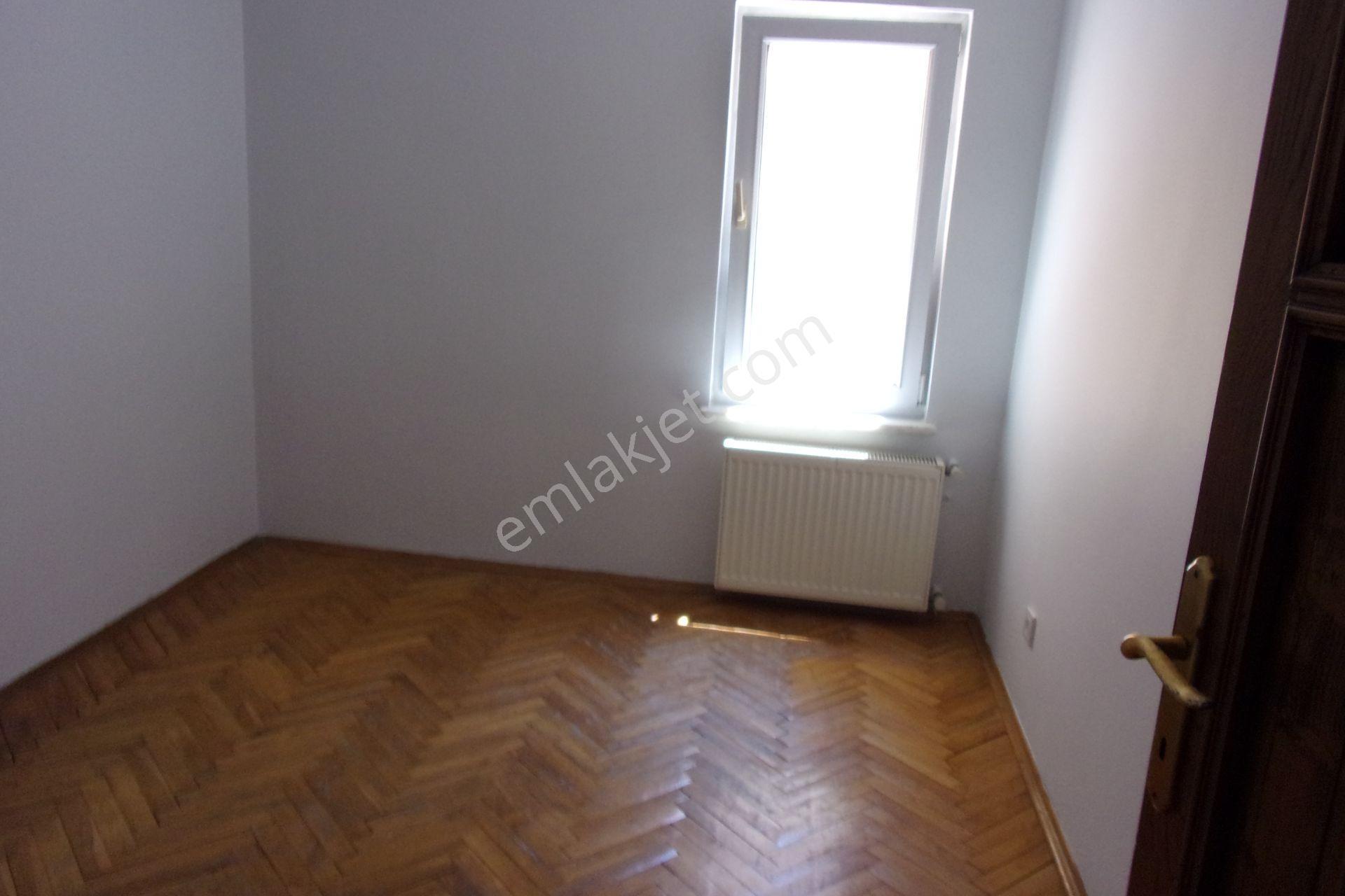 Tarabya Sanatçılar Sitesinde 3+1 140 Metrekare Boyalı Kiralık Daire - Görsel 23
