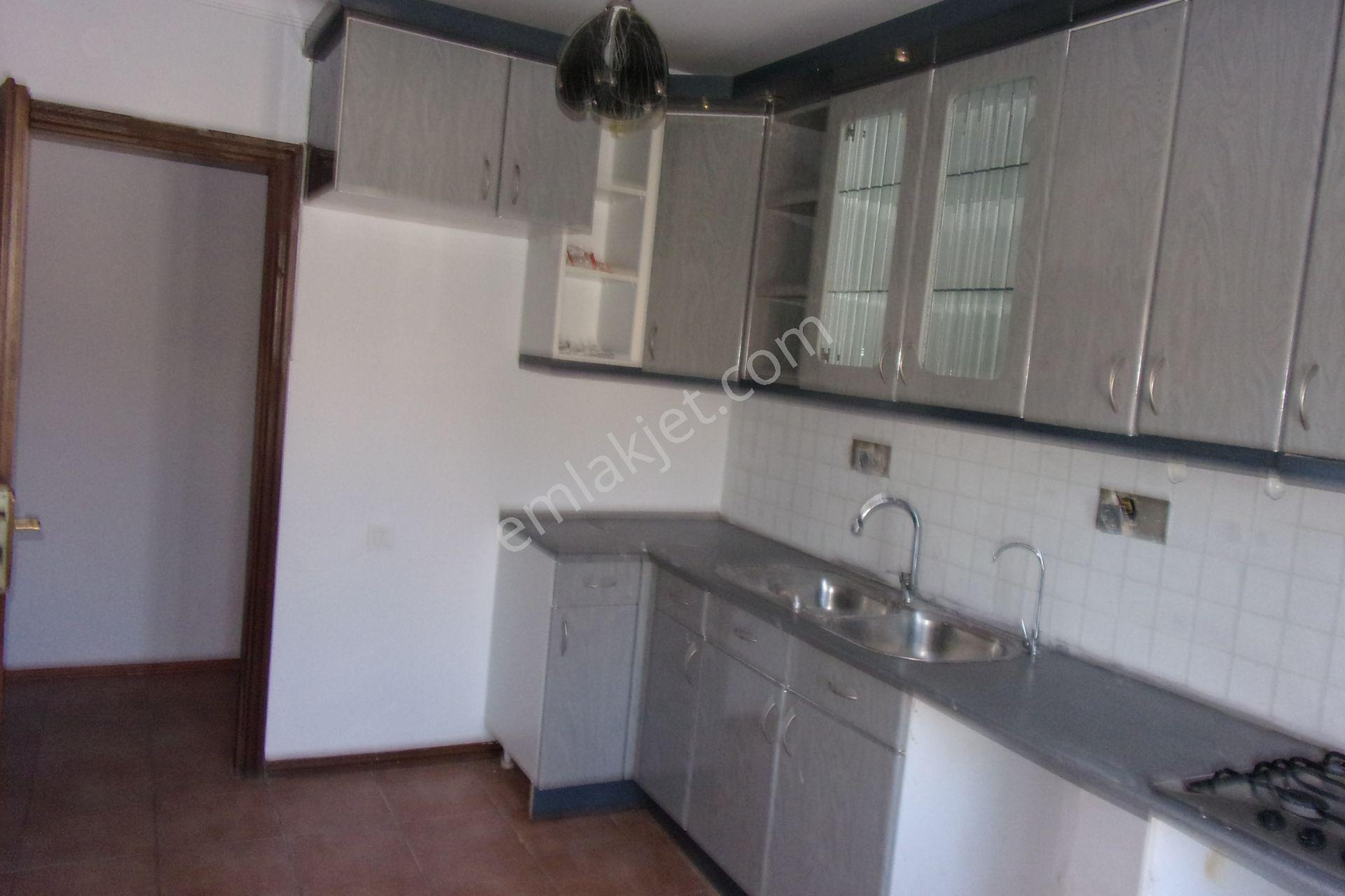 Tarabya Sanatçılar Sitesinde 3+1 140 Metrekare Boyalı Kiralık Daire - Görsel 22