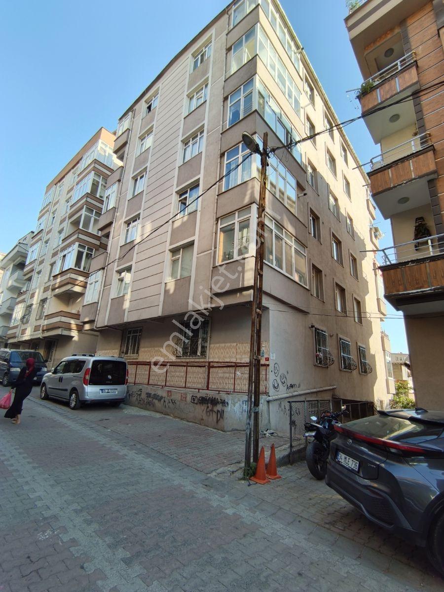 Küçükçekmece Kanarya'da Hem Oturumluk Hem Yatırımlık 3+1 Daire