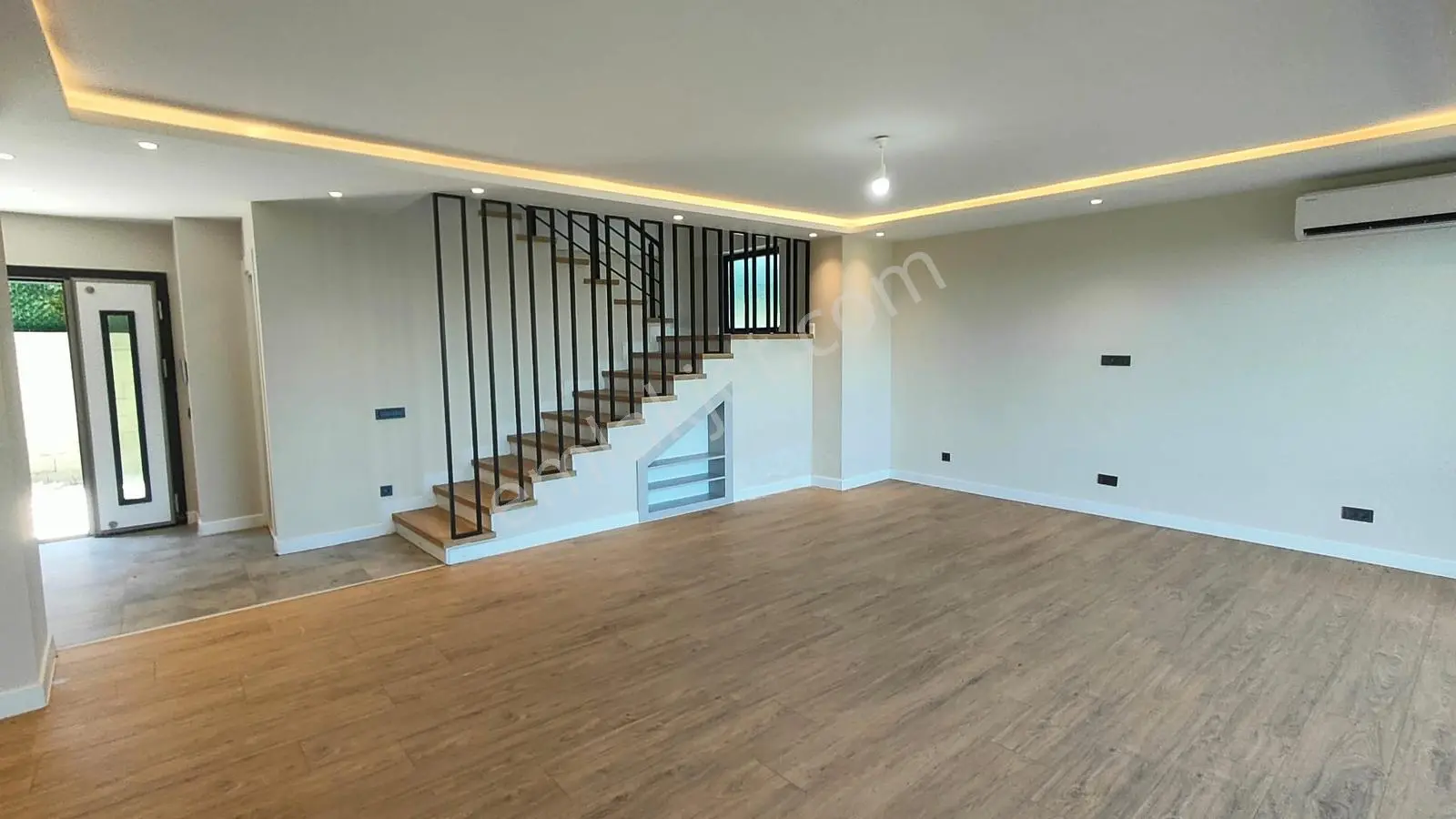 Şile Çayırbaşı'nda Müstakil Havuzlu Köşe Parsel Satılık A+ Villa - Görsel 2