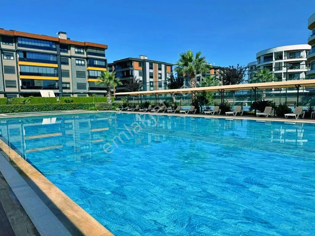 Uytundan Örende Havuzlu Tenis Kortlu Site Kiralık 1+1 Akıllı Ev
