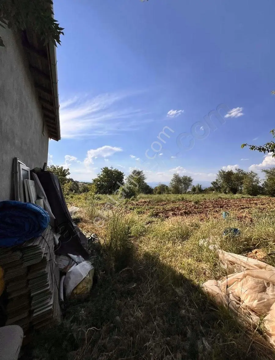 Banaz Kavacık Köyünde 5238m2 Tarla İçinde 2katlı Ev - Görsel 2