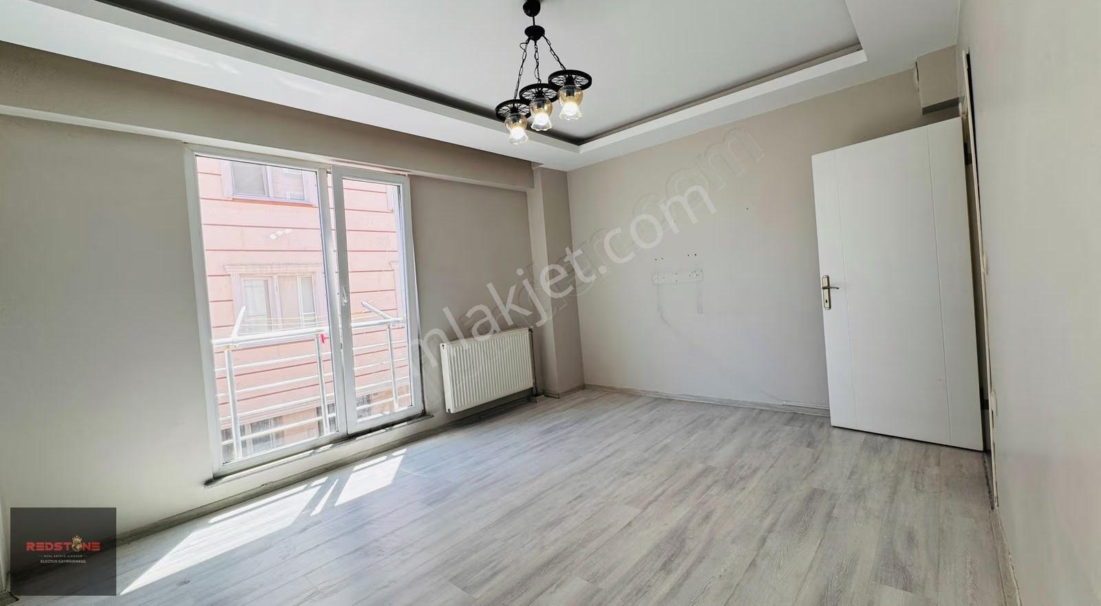 Redstone'dan Çobançeşmede E.banyolu Bulvar Yakınında 3+1 120 M2 - Görsel 8