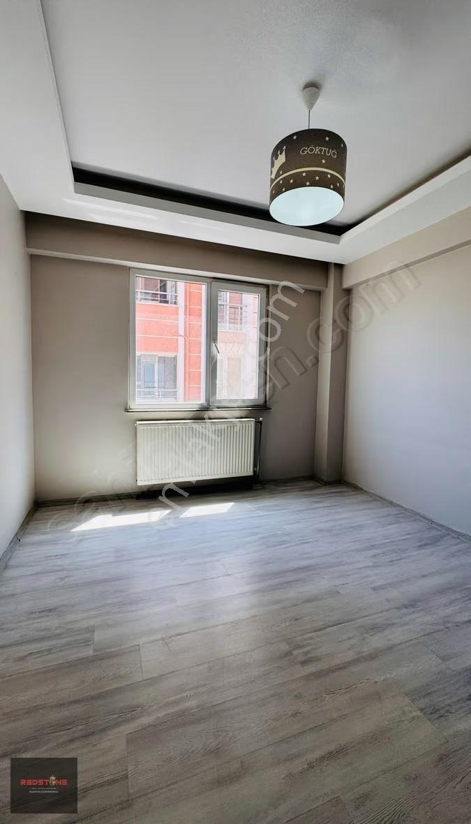 Redstone'dan Çobançeşmede E.banyolu Bulvar Yakınında 3+1 120 M2 - Görsel 13