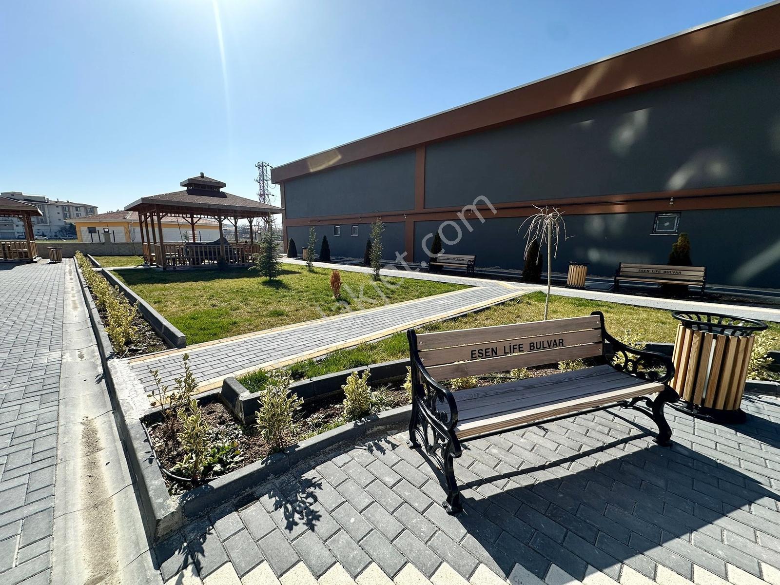 Atatürk Cad. Esenlife Bulvar'da 7/24 Güvenlikli Site 1+1 Daire - Görsel 22