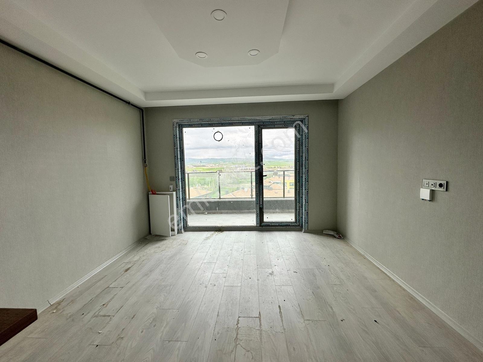 Atatürk Cad. Esenlife Bulvar'da 7/24 Güvenlikli Site 1+1 Daire - Görsel 23