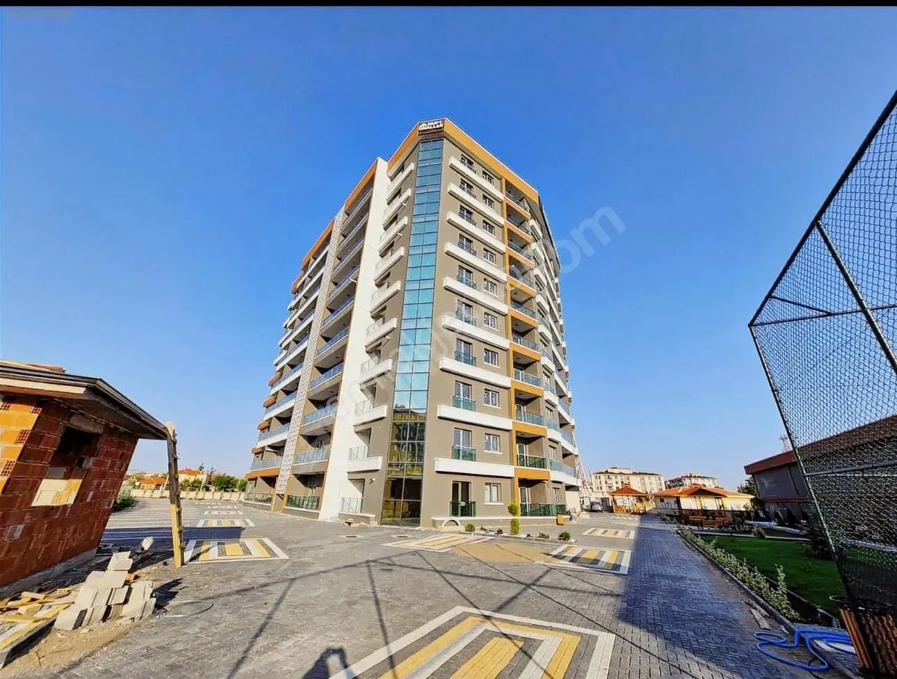 Atatürk Cad. Esenlife Bulvar'da 7/24 Güvenlikli Site 1+1 Daire - Görsel 4
