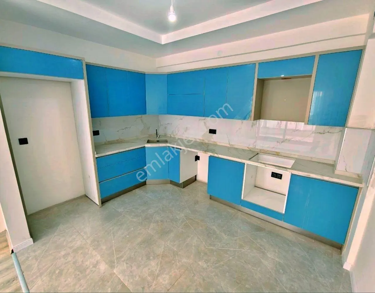 Uytundan Akçayda Havuzlu Sitede Kapalı Otoparklı Arakat 1+1daire