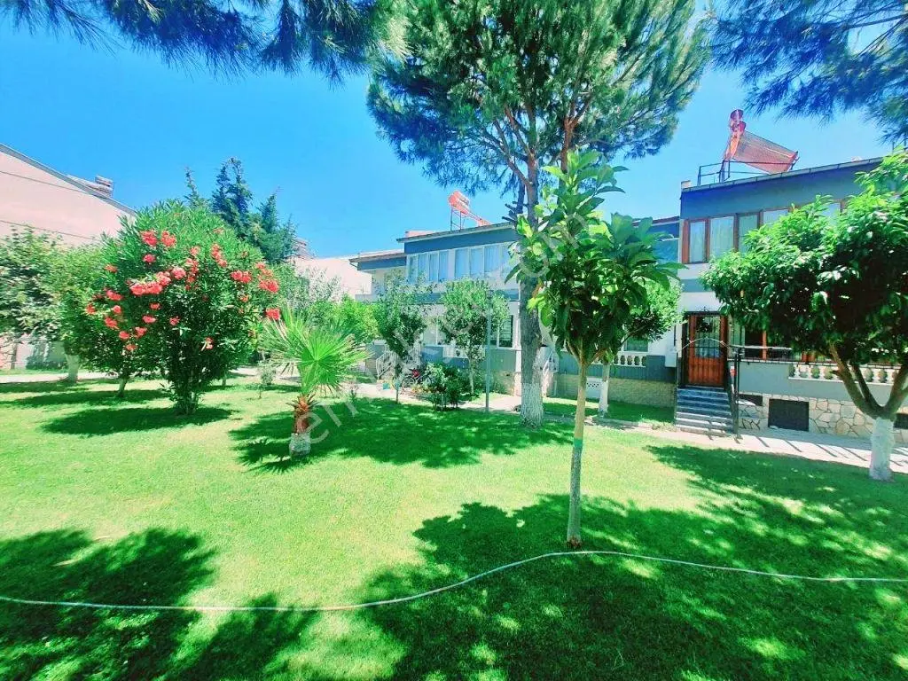 Uytundan Akçayda Nezih Site İçinde Geniş Bahçeli Eşyalı 3+1villa