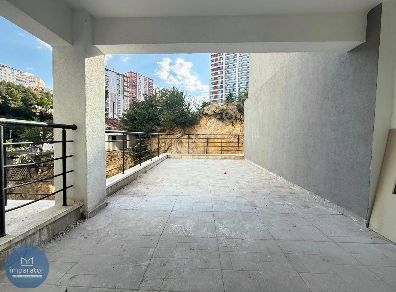 İmparator | Neşet Ertaş Cad. Üstünde Sitede / 30m² Teraslı 3+1 - Görsel 2