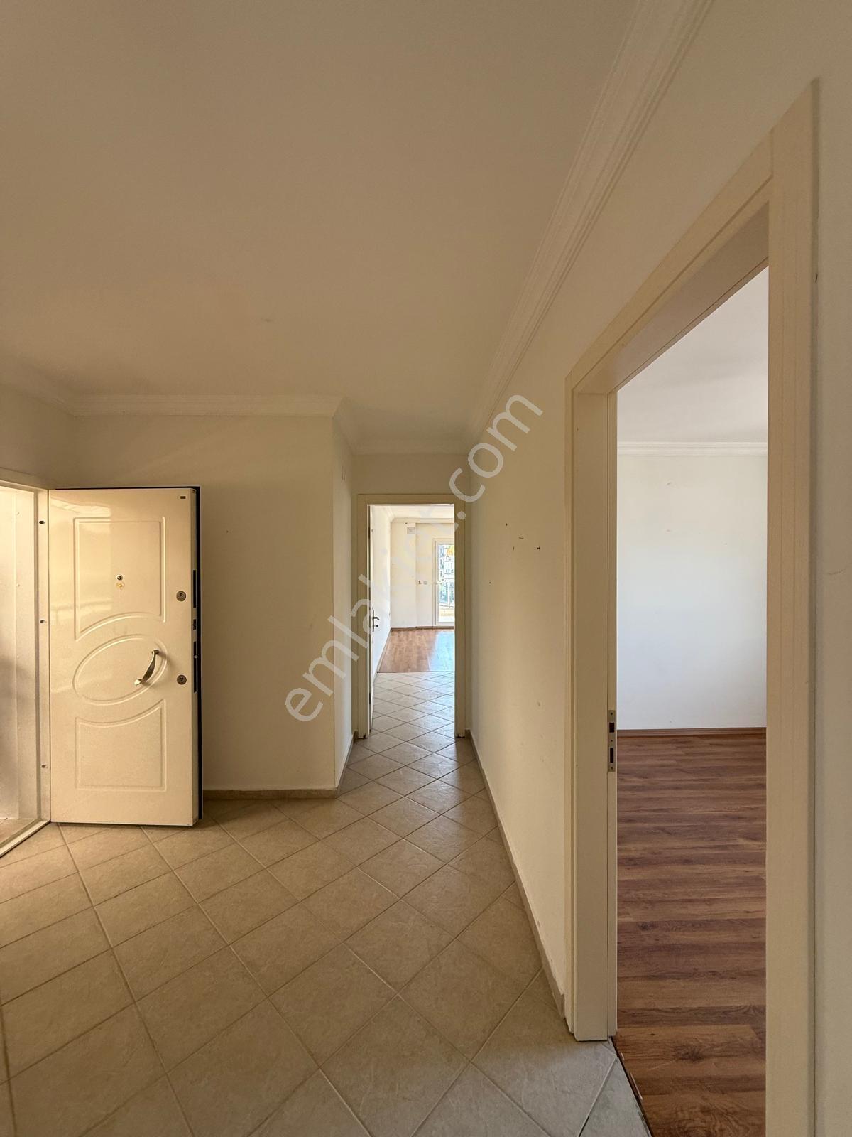 Kuşadası Otogar Arkası Havuzlu Asansörlü 2+1 Geniş Kiralık Daire - Görsel 7