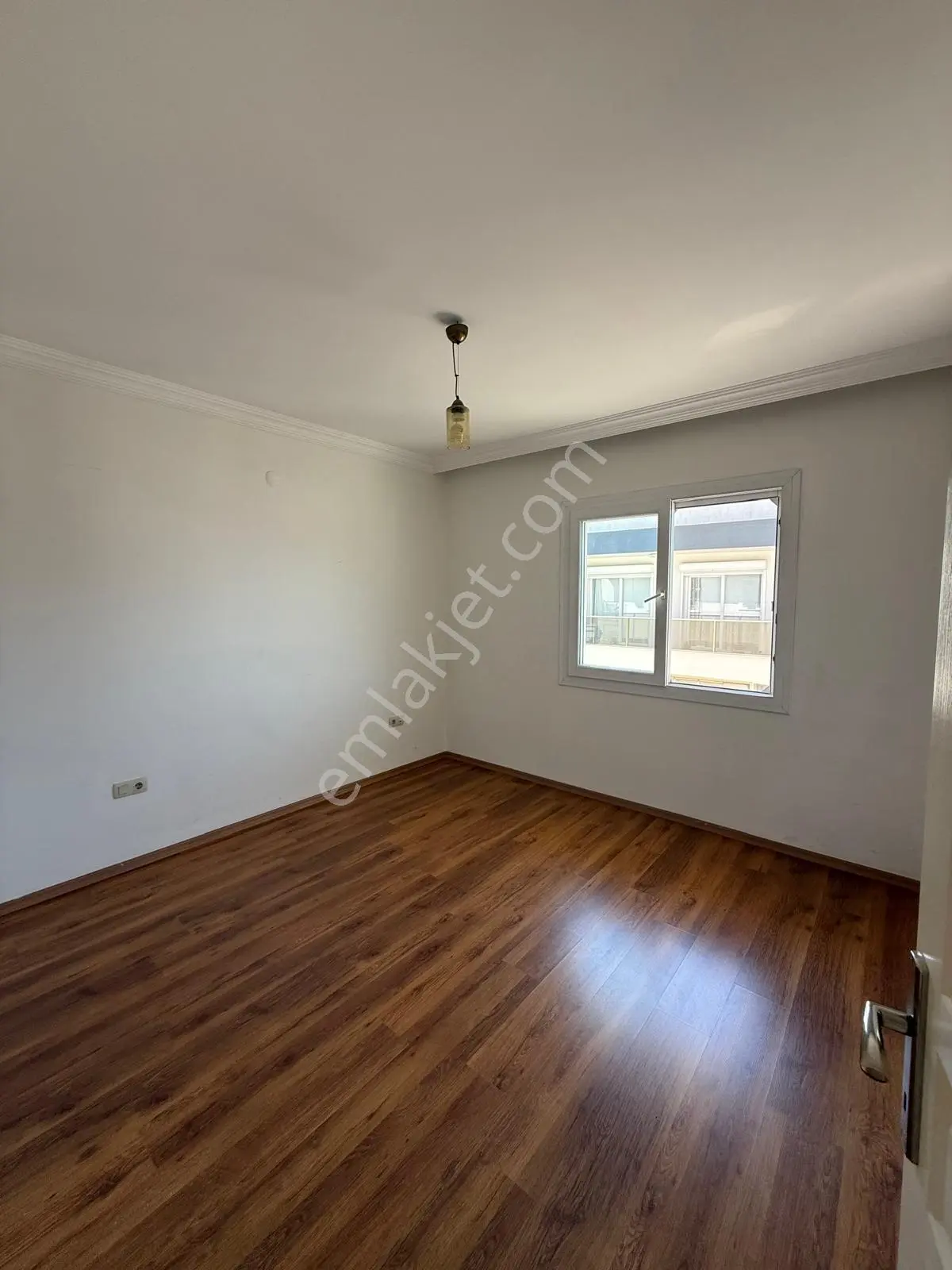 Kuşadası Otogar Arkası Havuzlu Asansörlü 2+1 Geniş Kiralık Daire - Görsel 5