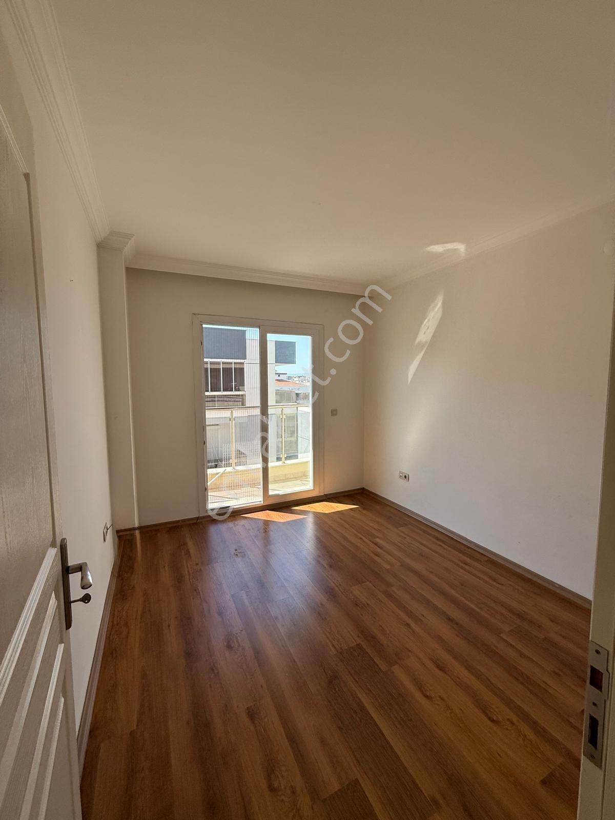 Kuşadası Otogar Arkası Havuzlu Asansörlü 2+1 Geniş Kiralık Daire - Görsel 4
