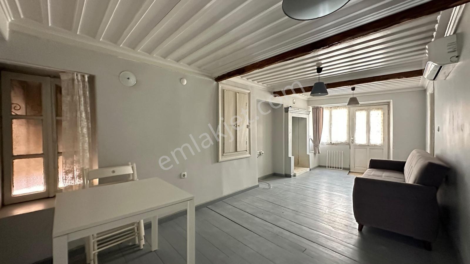 Ayvalık Merkezde Masrafsız Satılık Tarihi Rum Evi - Görsel 23