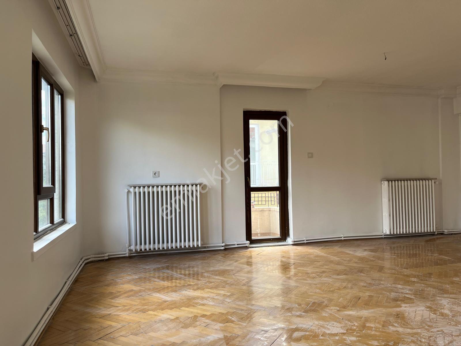 Emek Mahallesi Merkezi Konum 4+1 Kiralık Daire - Görsel 2