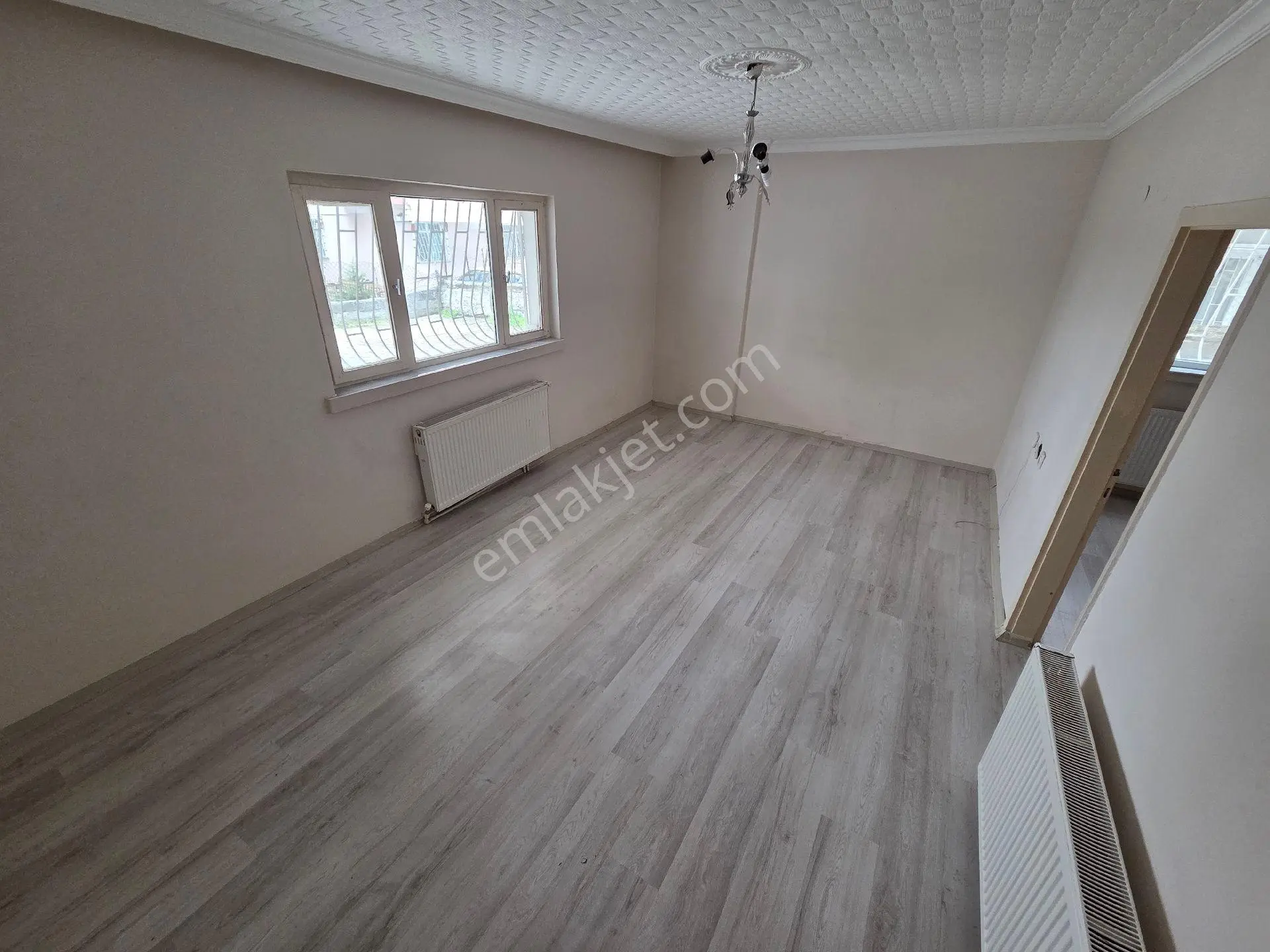 Ankara Sincan Mareşalda 2+1 Bahçe Katı Satılık Daire