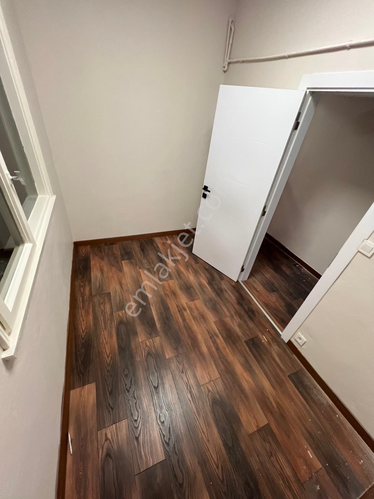 Bakırköyde Tabela Değerli Yangın Merdivenli 190m² 5+1 Kiralık - Görsel 13