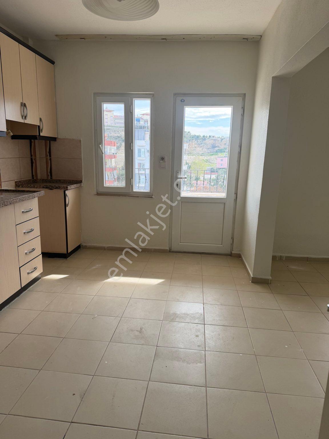 Silifke Taşucu Yolu Üzernde Kiralık 3+1 - Görsel 27