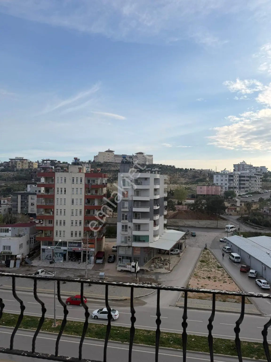 Silifke Taşucu Yolu Üzernde Kiralık 3+1 - Görsel 3