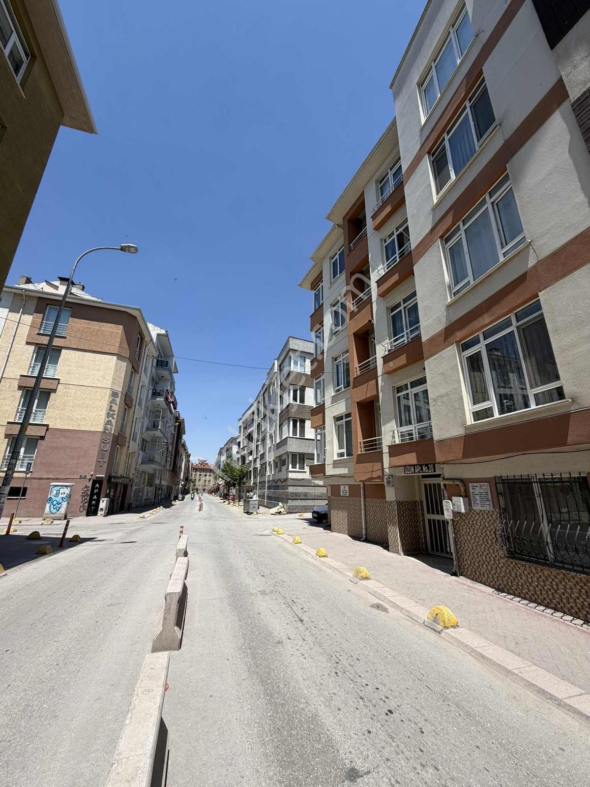 Akademi'den Espark Yakını Ara Kat Ön Cephe Kiralık 2+1