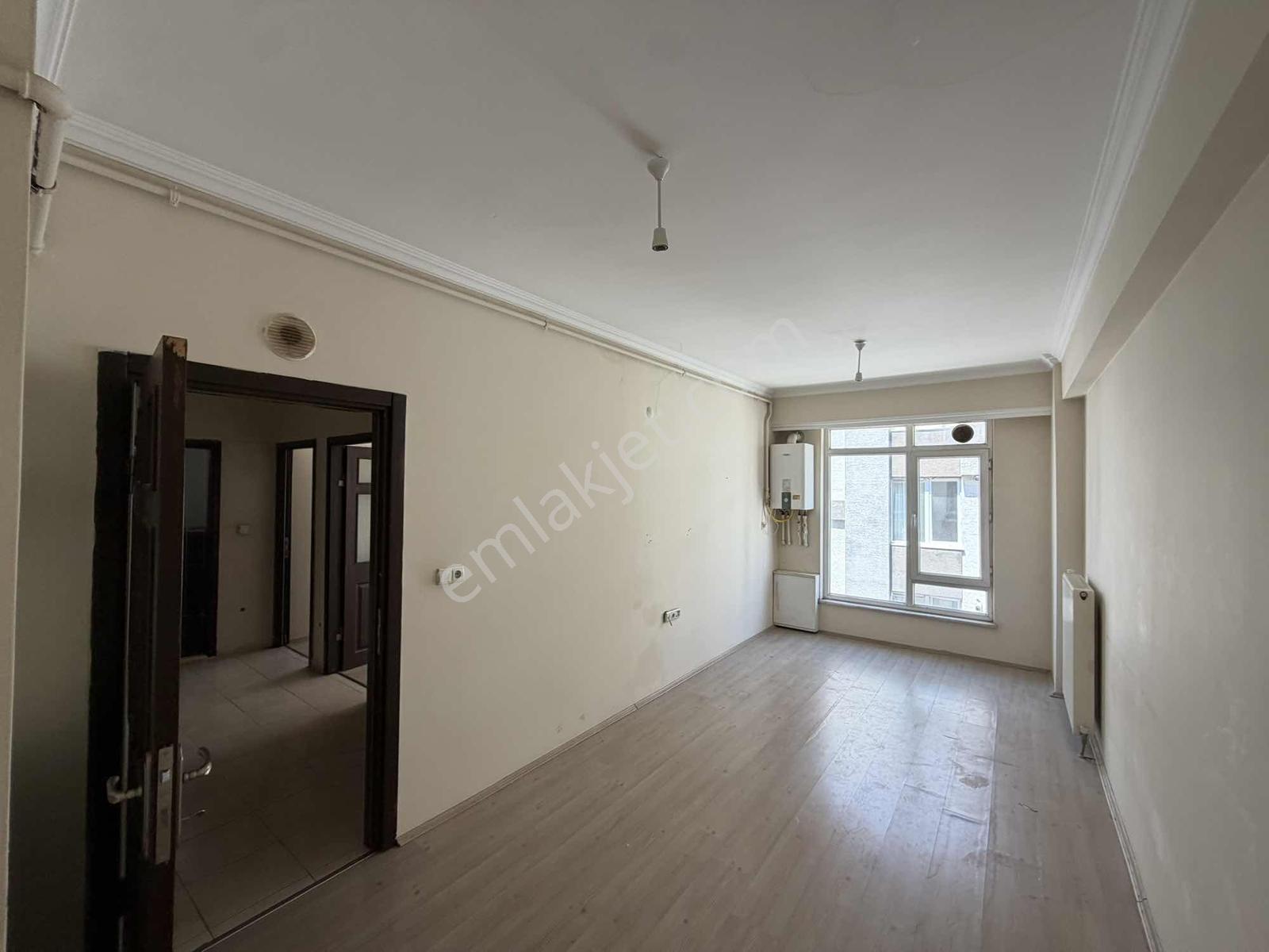 Akademi'den Espark Yakını Ara Kat Ön Cephe Kiralık 2+1 - Görsel 6