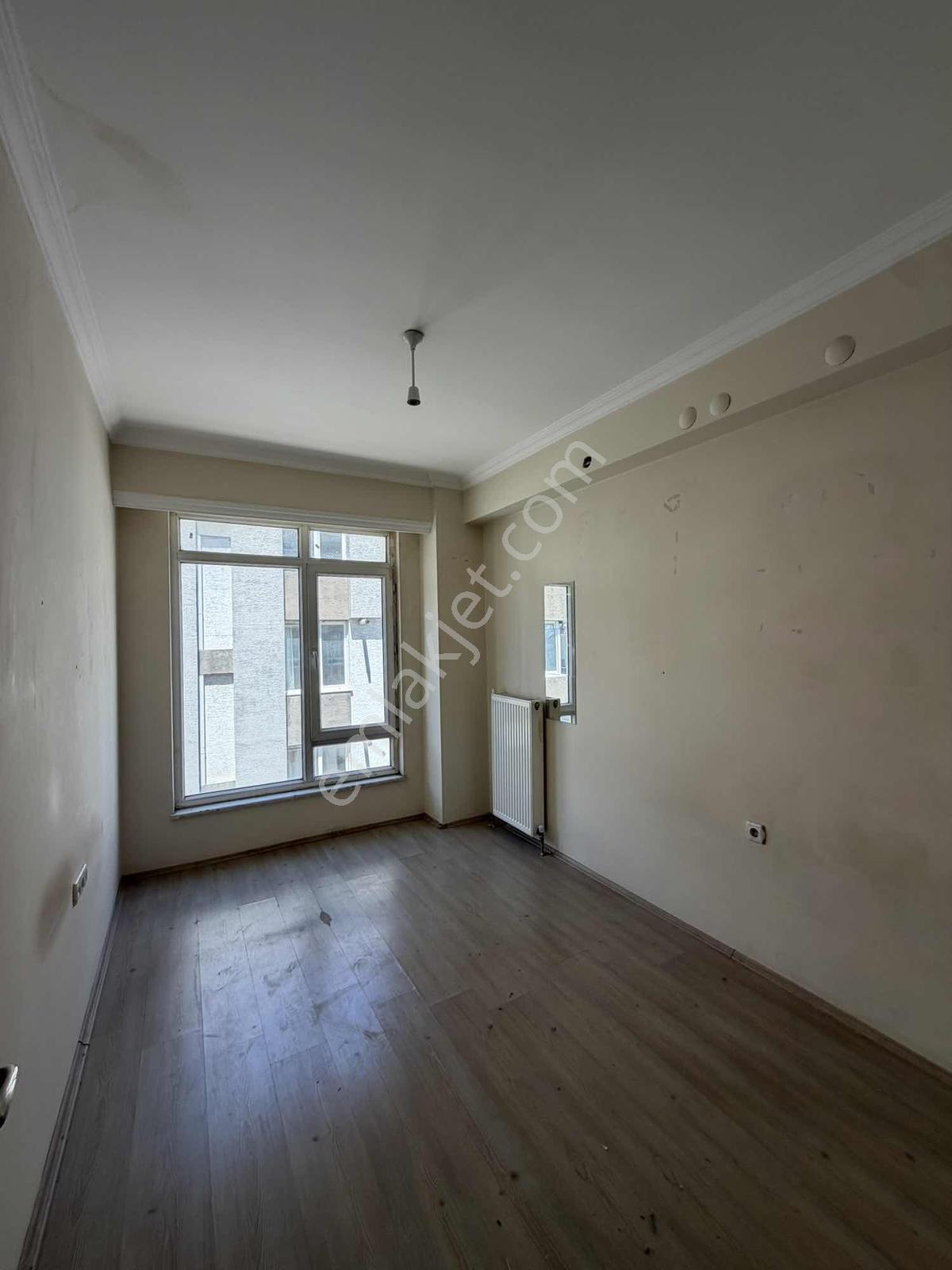Akademi'den Espark Yakını Ara Kat Ön Cephe Kiralık 2+1 - Görsel 5