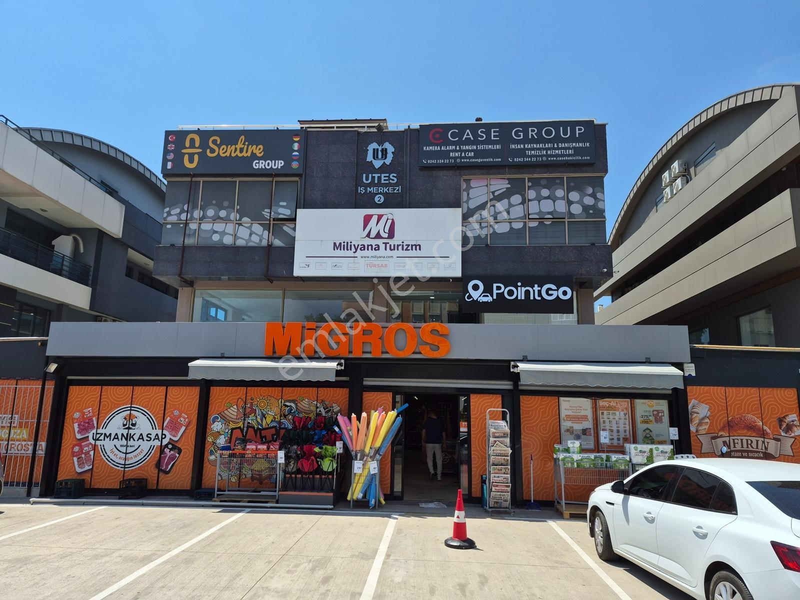 Barınaklar'da Caddede Tabela Değeri Yüksek Kiralık 3+1 Ofis