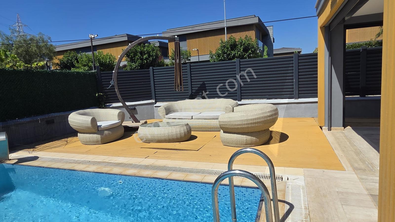 Alaçatı Mah.de Satılık Müstakil Havuzlu 3+1 Lüks Villa - Görsel 16