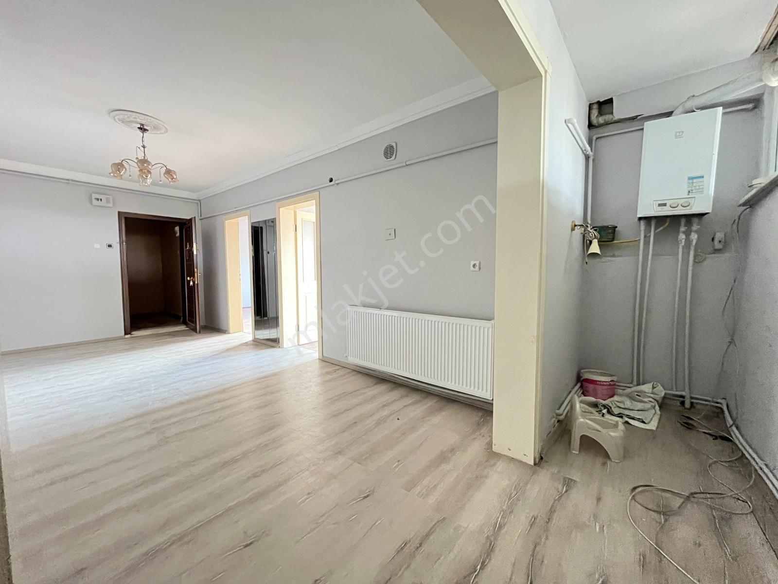 Gülbahçe Mahallesi Gazi Caddesi'nde Ferah 2+1 Kiralık Daire - Görsel 15