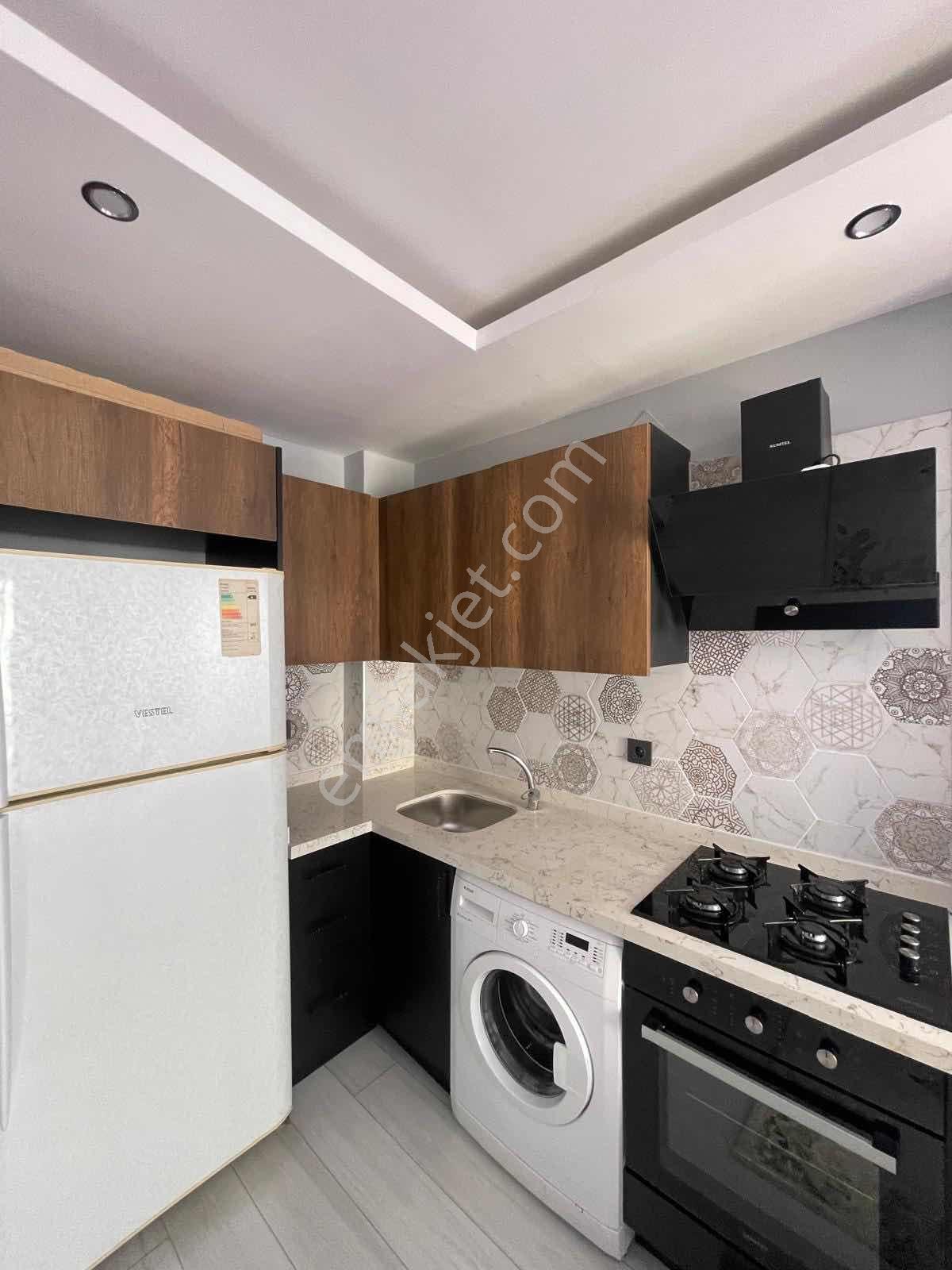 Carkıpare'de Stadyum Karsısı Esyalı Balkonlu 1+1 - Görsel 14
