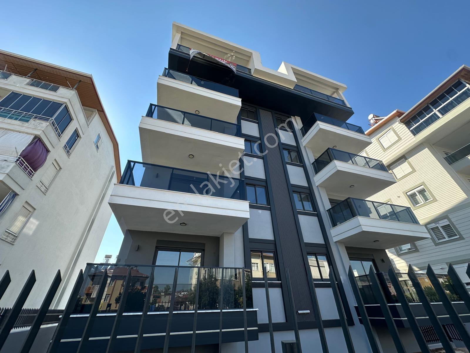 Merkezi Konumda Ayrıcalıklı Yaşam | Havuzlu Sitede Sıfır 1+1 - Görsel 12