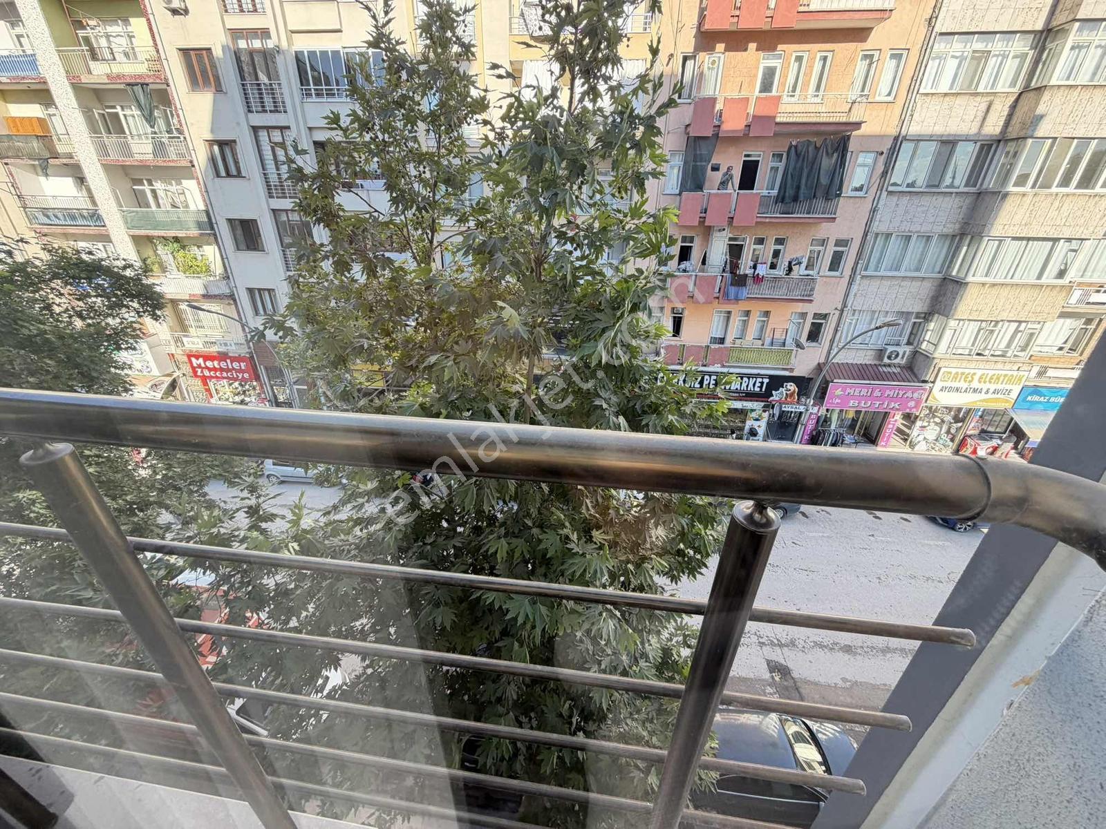 Hasan Akbulut'dan Merkezde Lüks 1+1 Eşyalı Daire - Görsel 8