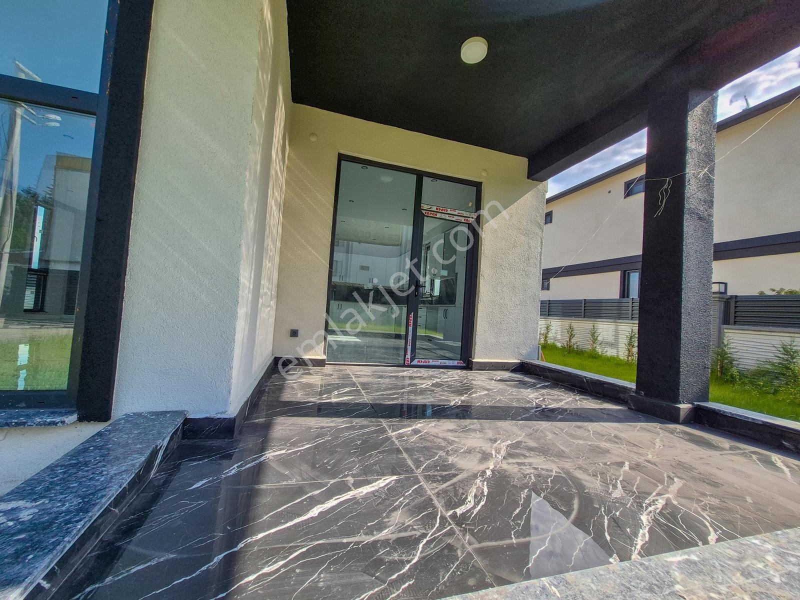Hak Emlak'tan 429m² Arsa Üzerinde Tam Müstakil 4+1 Lüks Villa - Görsel 11