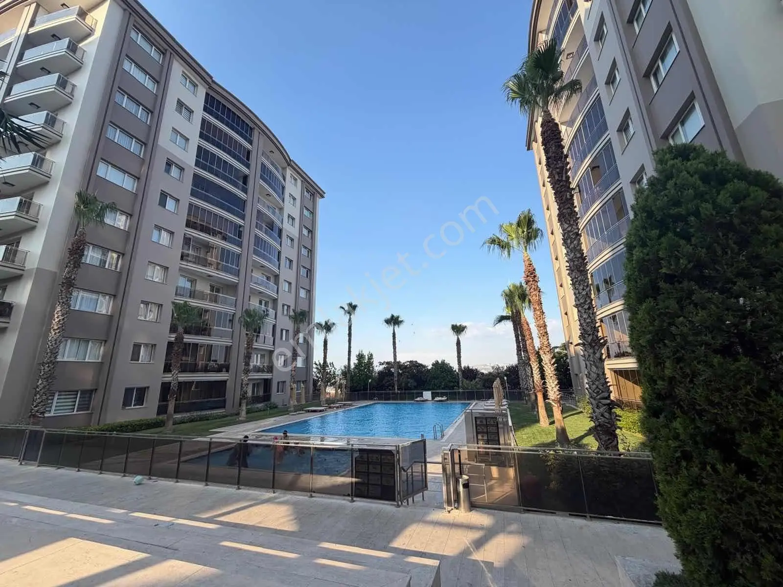 İzmir Prestij Evlerin De Havuzlu Lüks 3+1 Satılık Daire