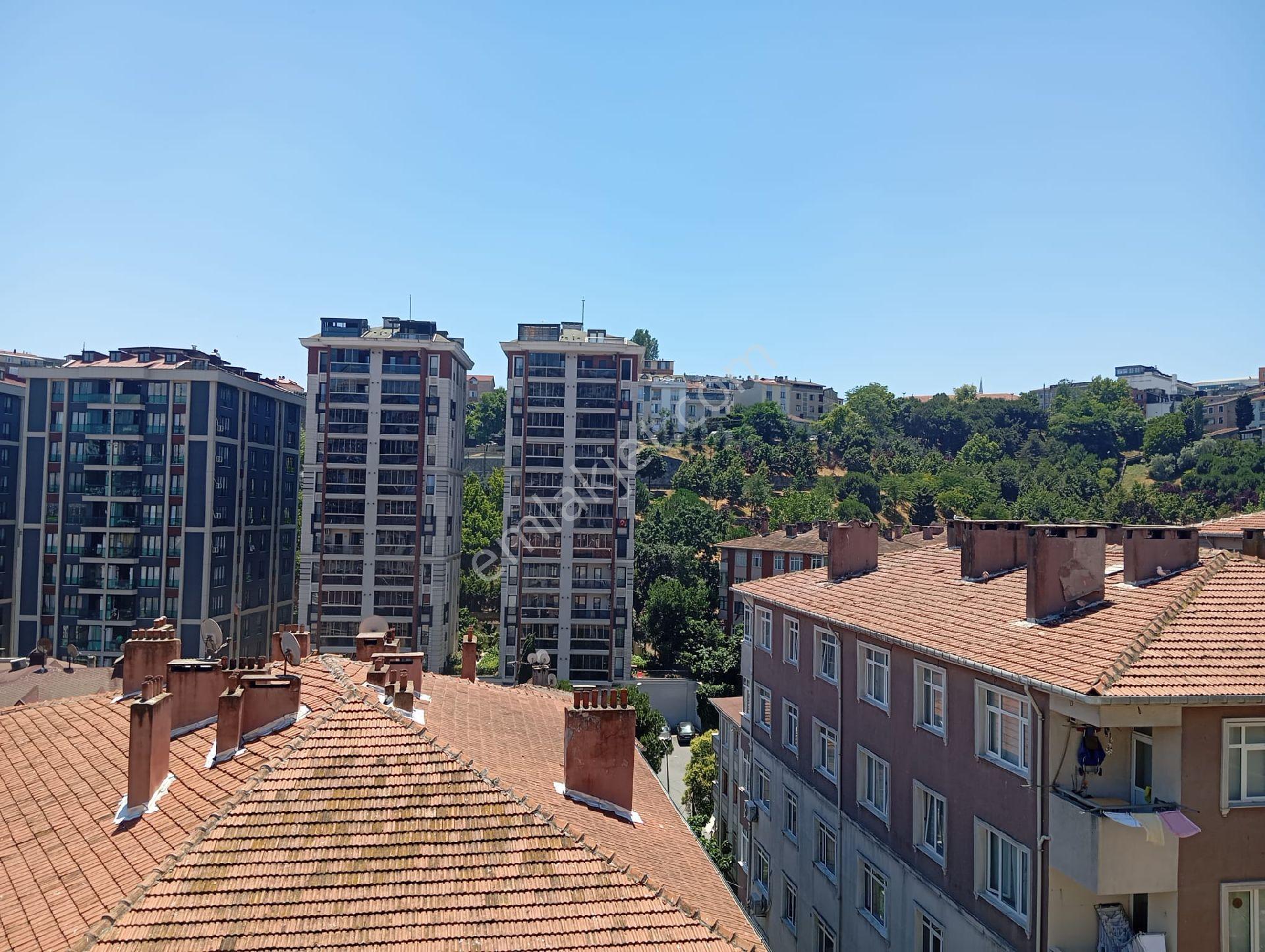 Eyüp Belediyesine Ve Hastaneye Tranvaya Yakın Kiralık Daire İçi Yapılı