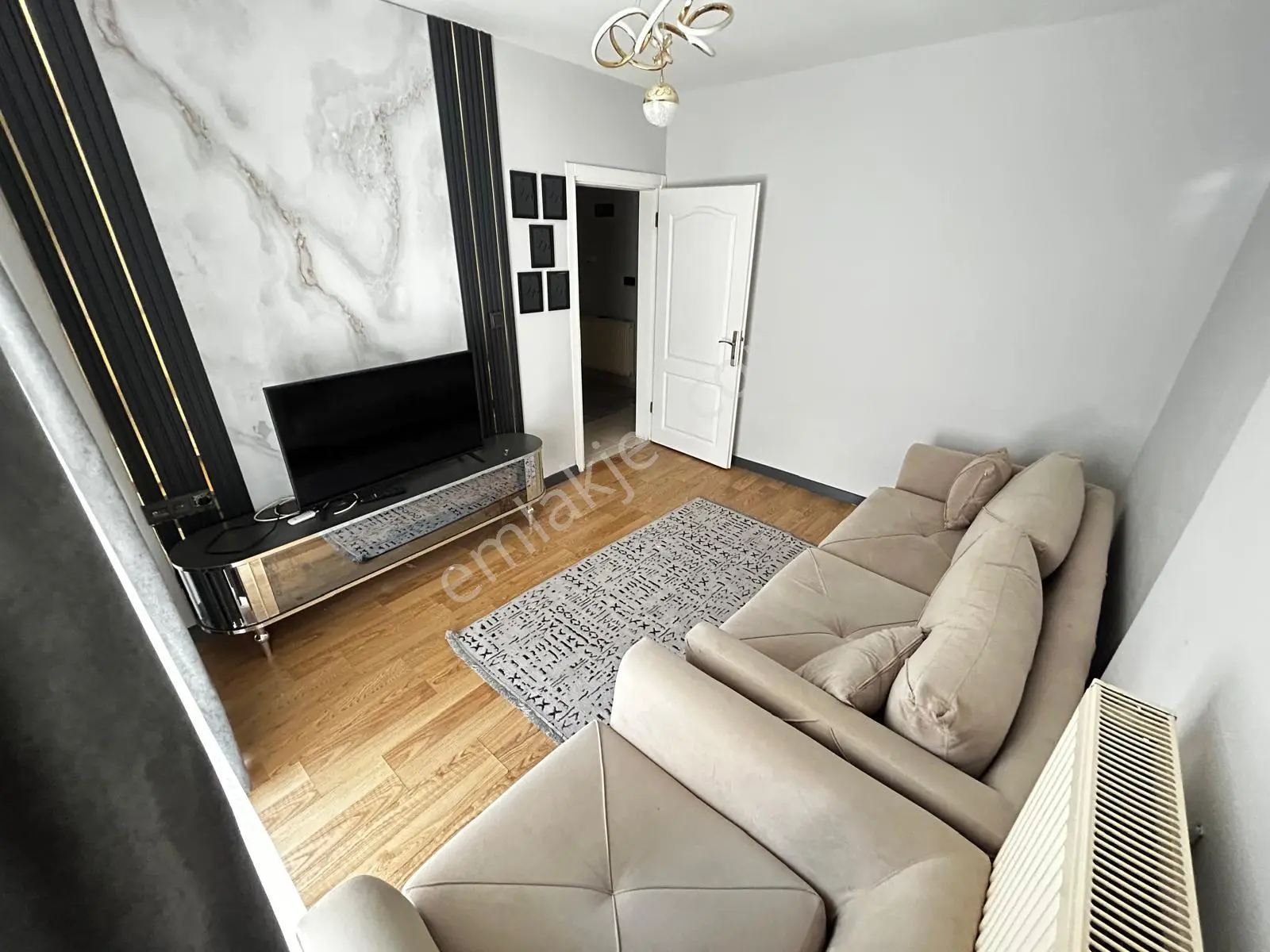 Tam Merkez'de Satılık 1+1 Ayrımutfaklı Eşyalı Daire