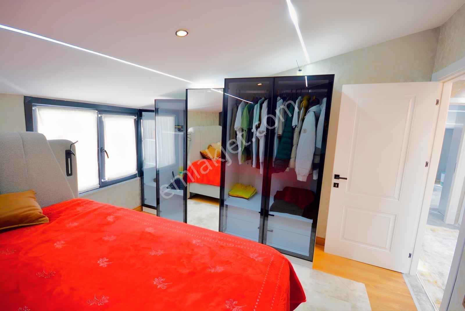 Satılık 160 M2 Eşyalı Özel Yapılmış Dekorlu 6+1 İki Tane Daire - Görsel 22