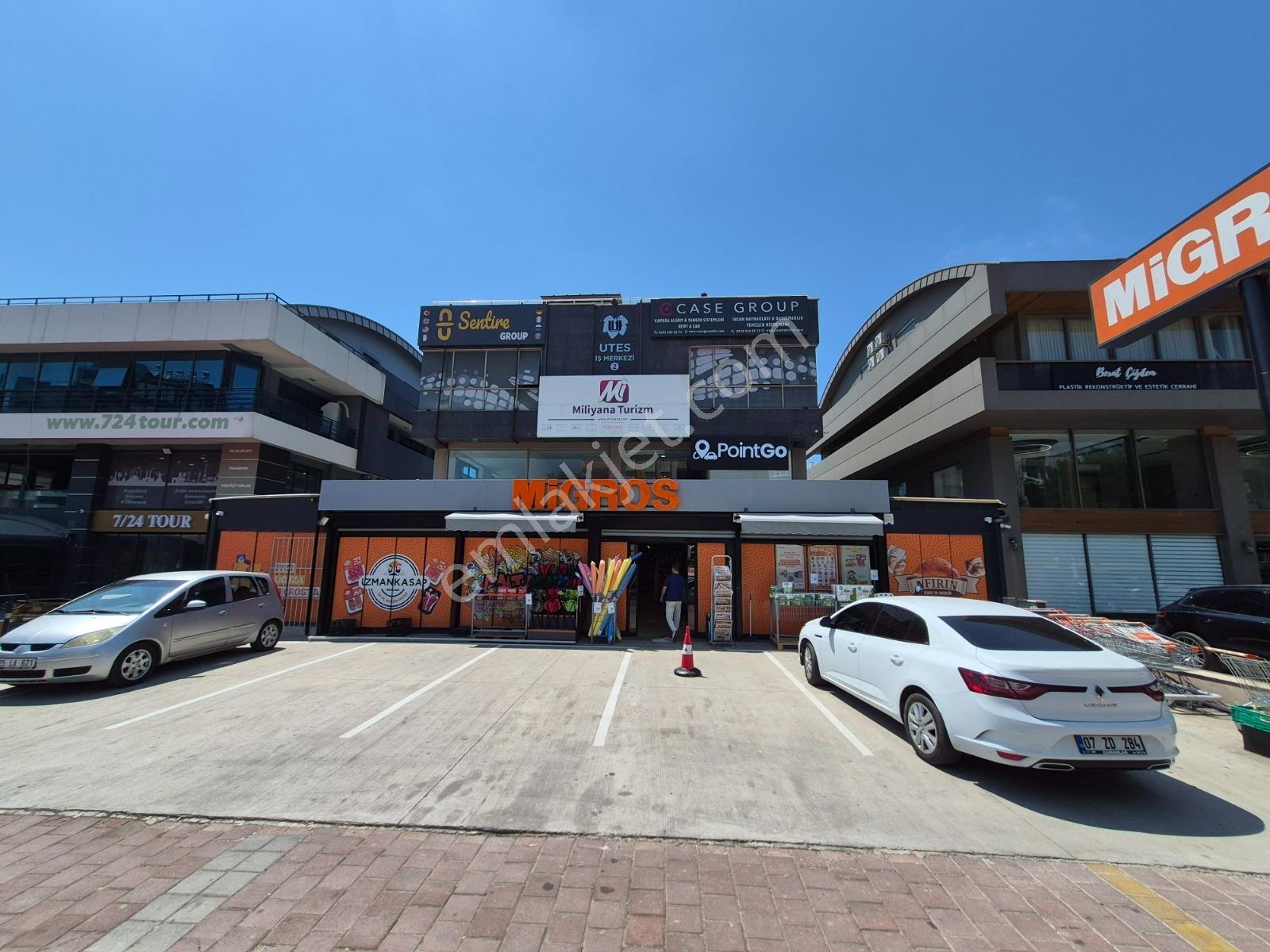 Barınaklar Bulvarı'nda Cadde Üzeri Kiralık Ofis & Büro