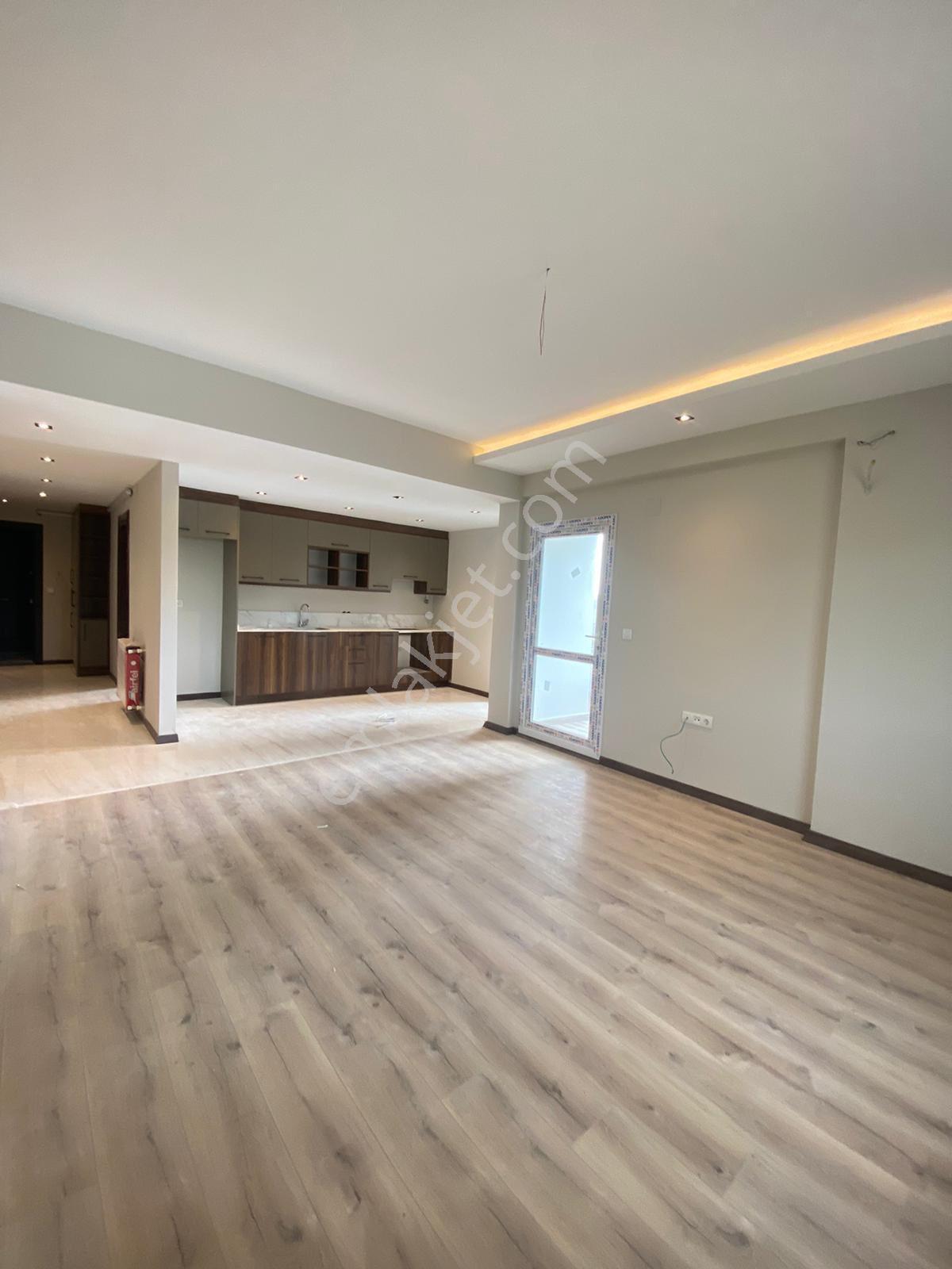 Kabasakal Bulvar Üzeri Havuzlu Sitede 3+1 Lüks Daire - Görsel 2